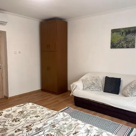 Ladislaus Garden Apartment
